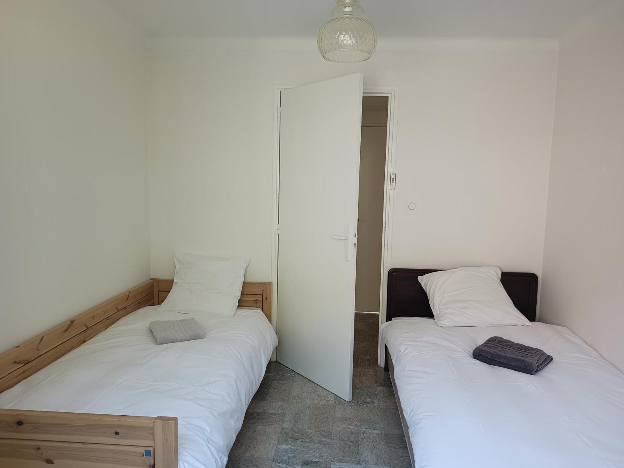 Grand Appartement, 2 Chambres Et Jardin Ним Екстериор снимка